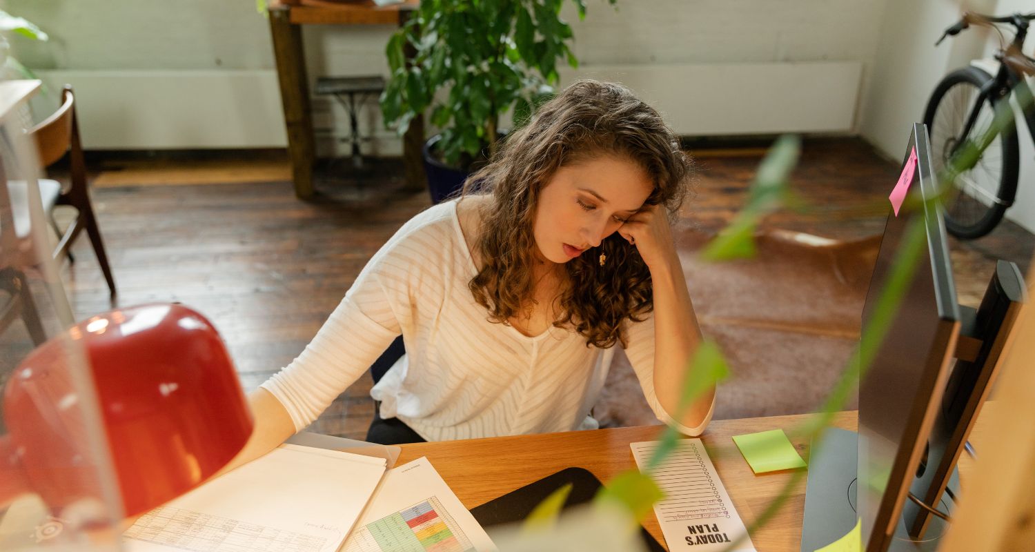 Co dělat, když nemáš energii v kanceláři: Nejlepší tipy pro boj s únavou