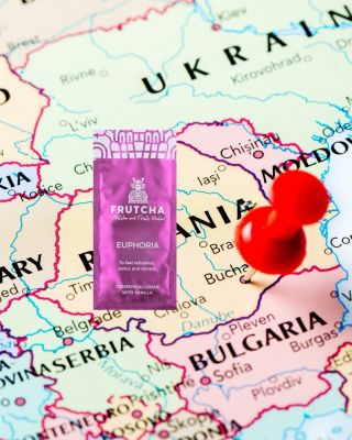 Kdyby nám před rokem někdo řekl, že budeme ovocnou matchu posílat přes půl Evropy… asi bychom se jen smáli. A teď? Frutcha...