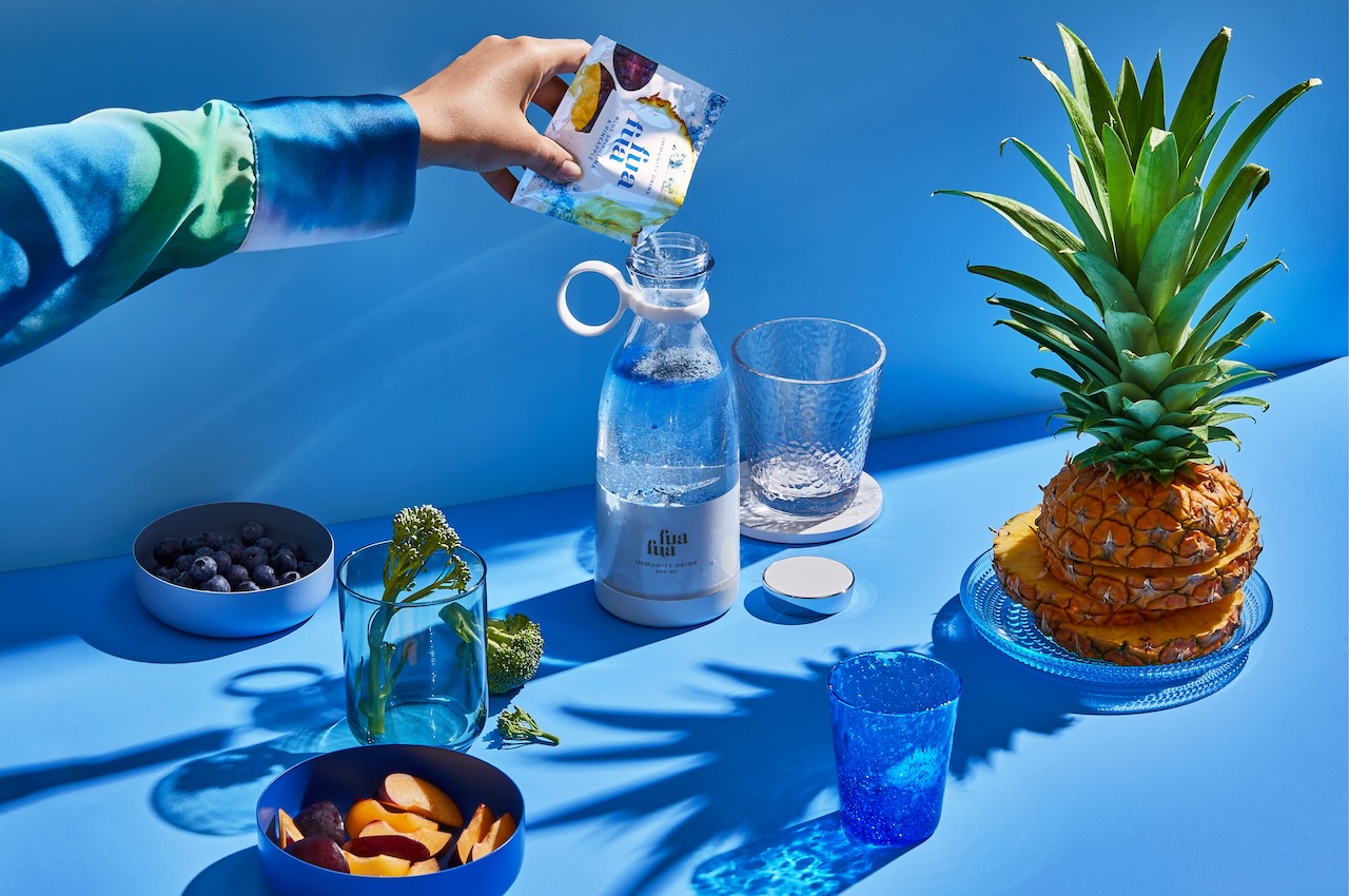 Blue Spirulina & Pineapple kompozice sáčku a ovoce