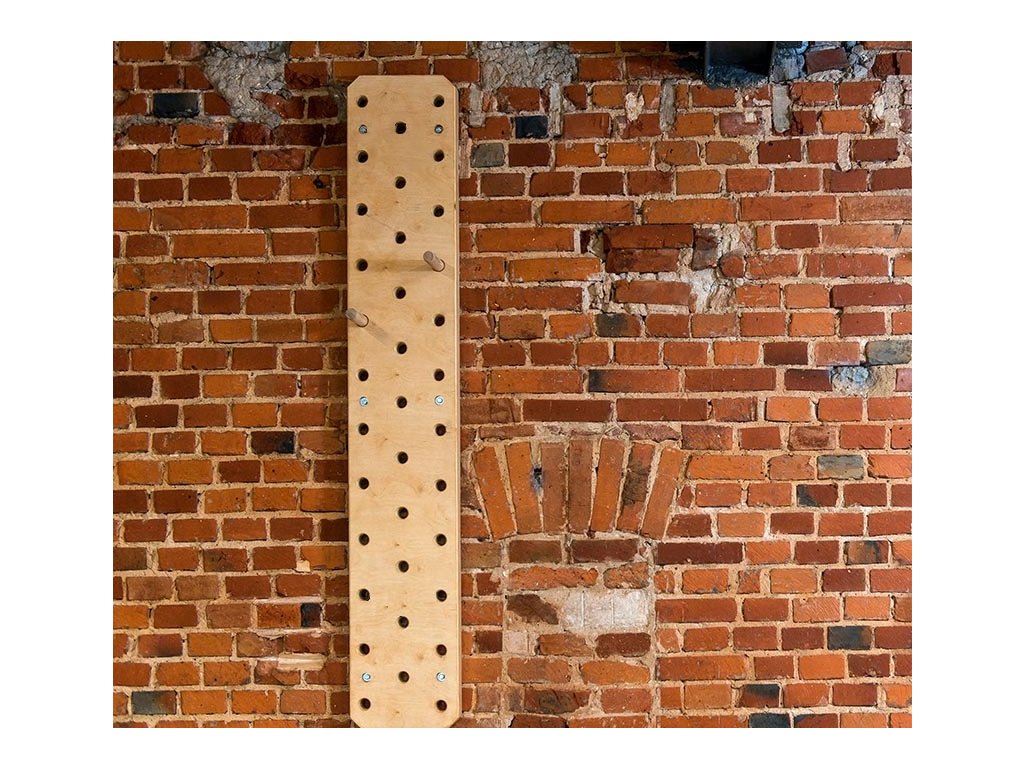 pegboard - posilovací stěna na lezení