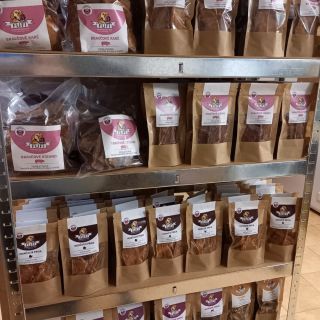 fufi.sk Nezabudli ste na darček pre svojich štvornohých miláčikov? Zabudli? Tak šup, šup, rýchlo to napraviť na náš e-shop...