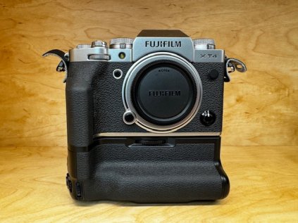 FUJIFILM X-T4 černostříbrná BAZAR-V setu s vertical battery gripem VG-XT4