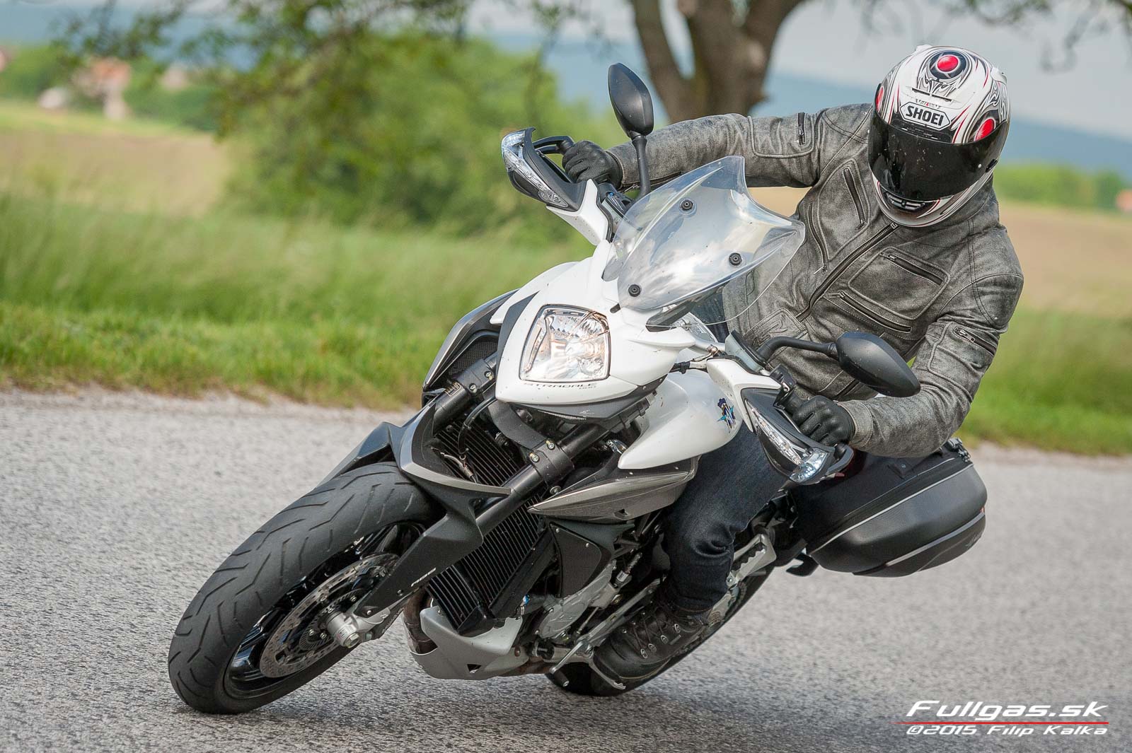 MV Agusta Stradale 800 – Motardový turista