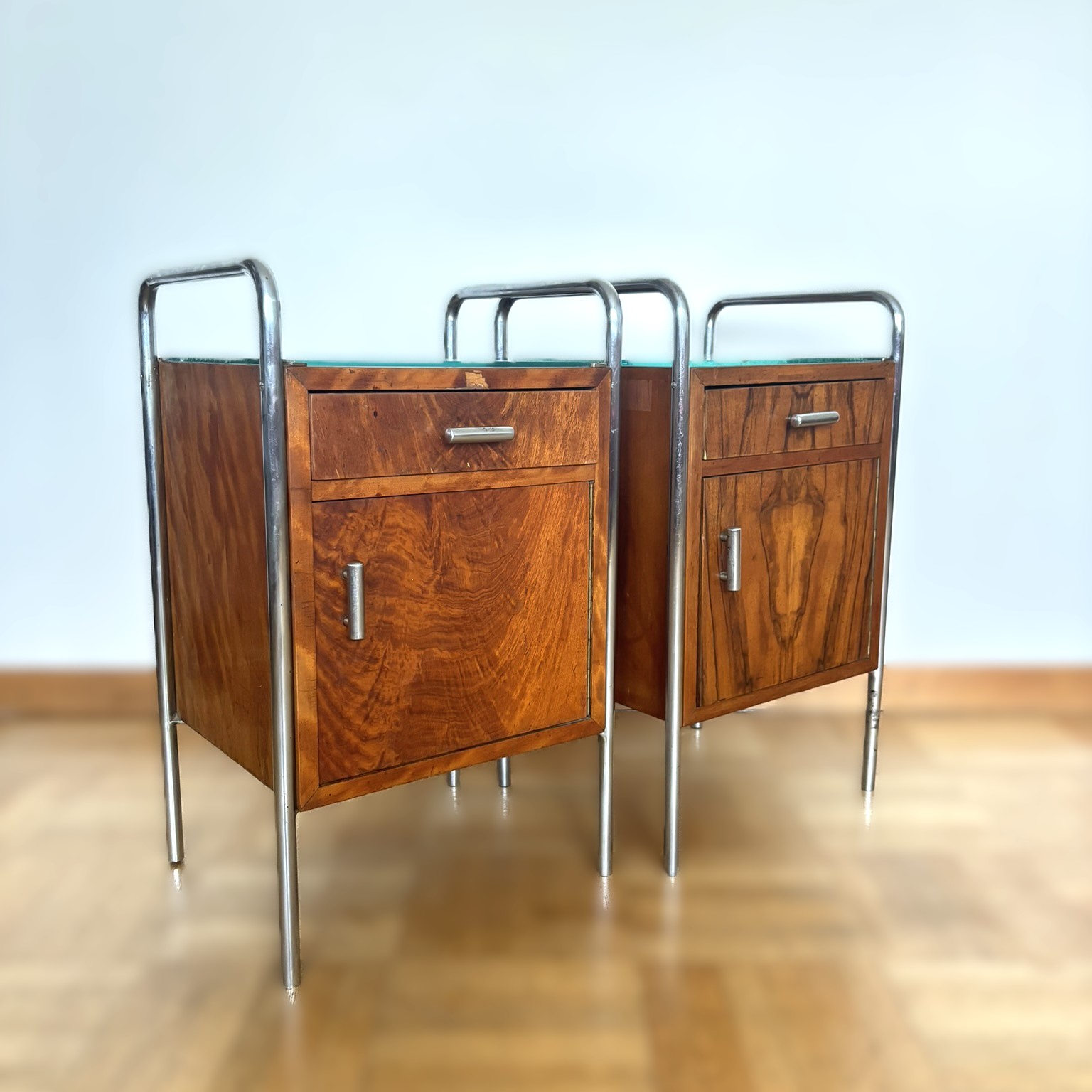 Funkcionalistický nábytek z Hotelu Společenský dům spol. Baťa | Bata´s functionalist furniture