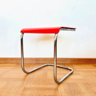 Funkcionalistický sedák. Functionalist stool. RED #bauhaus #cantileverchair #cerveny #czechoslovakia #design...