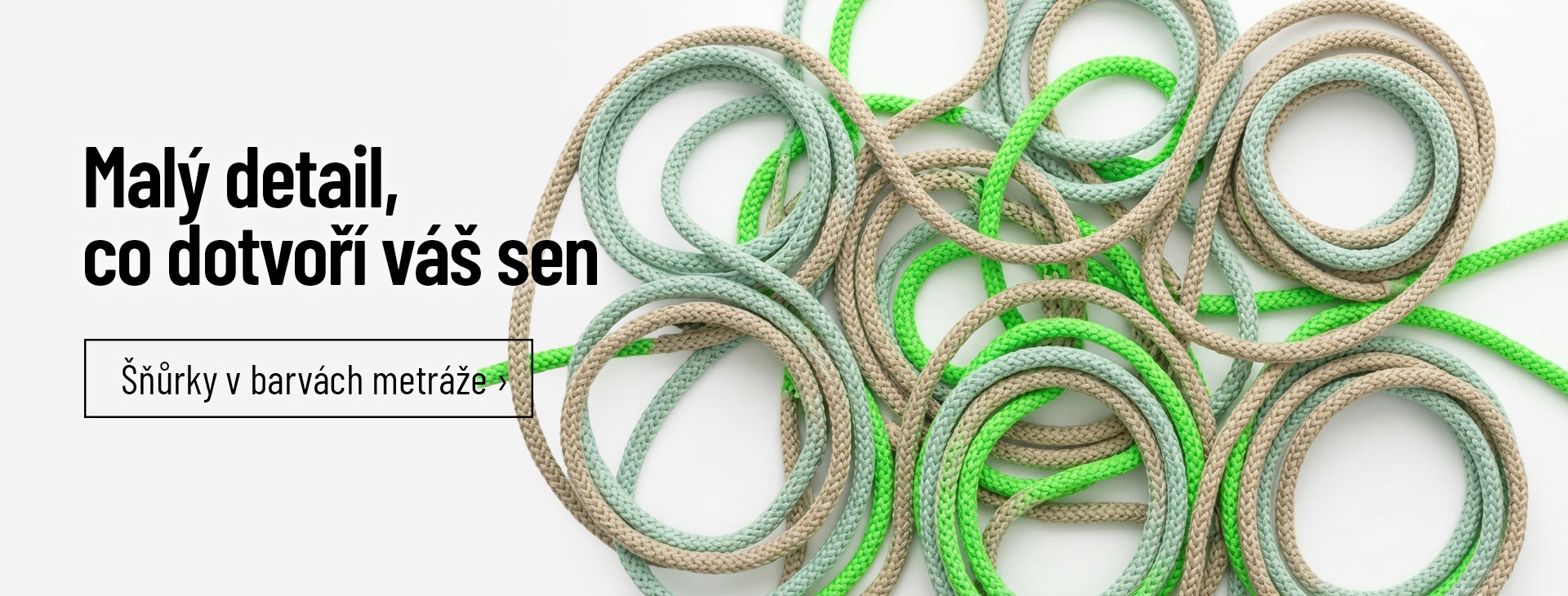 Dokonalé sladění oblečení – šňůrky v barvě metráže
