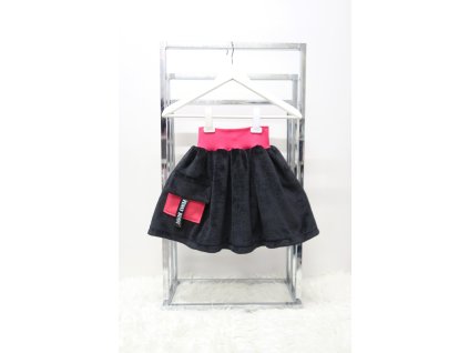 Pískacia hebučká teplá sukňa čierna