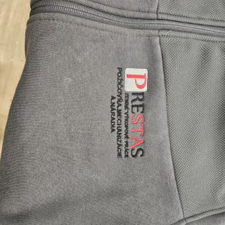 Aj takéto pracovné bundy dodáme a višijeme 📧 Info@creoo.sk 🌍 www.creoo.sk 📞+421908533627