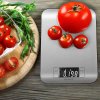 Digitális konyhai mérleg - ezüst háttérrel