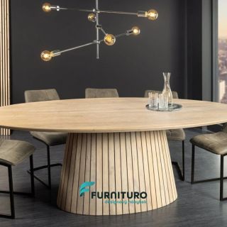 Když se u jednoho stolu potkává design, klid a dobrá společnost. 🤍 Masivní kruhový stůl dodá interiéru přirozenou eleganci...