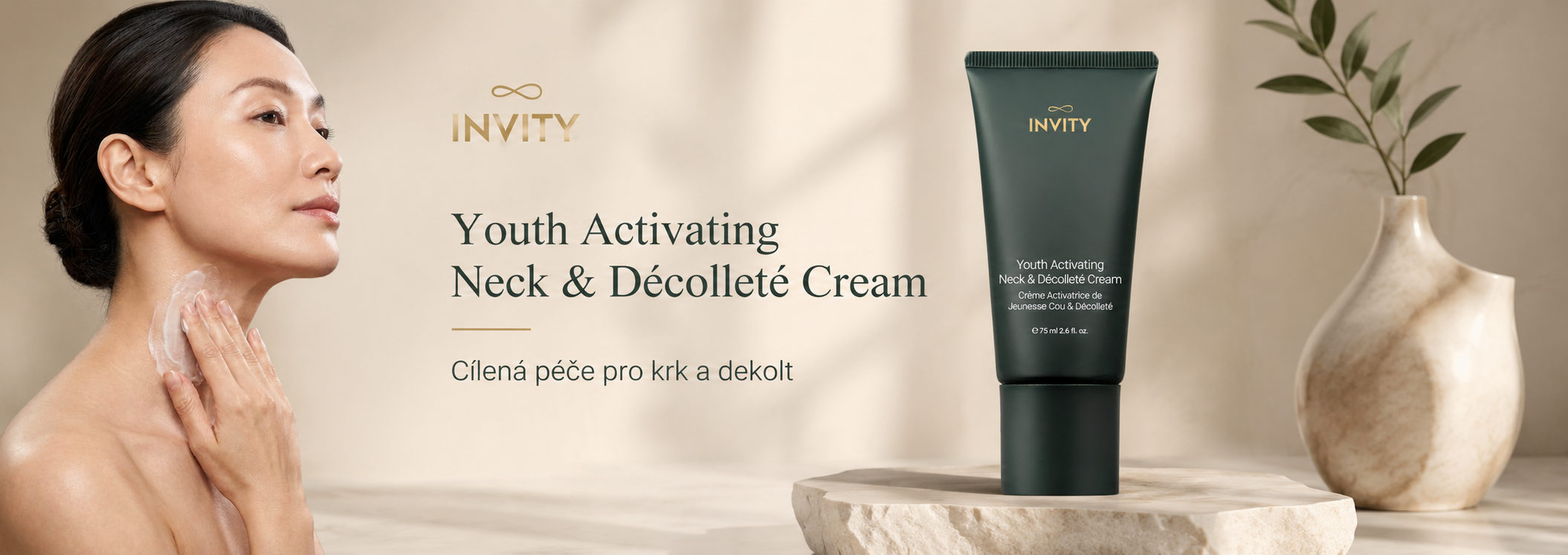 INVITY Youth Activating Neck & Décolleté Cream – luxusní banner s ženou aplikující krém na krk a s produktem na světlém kamenném podstavci.