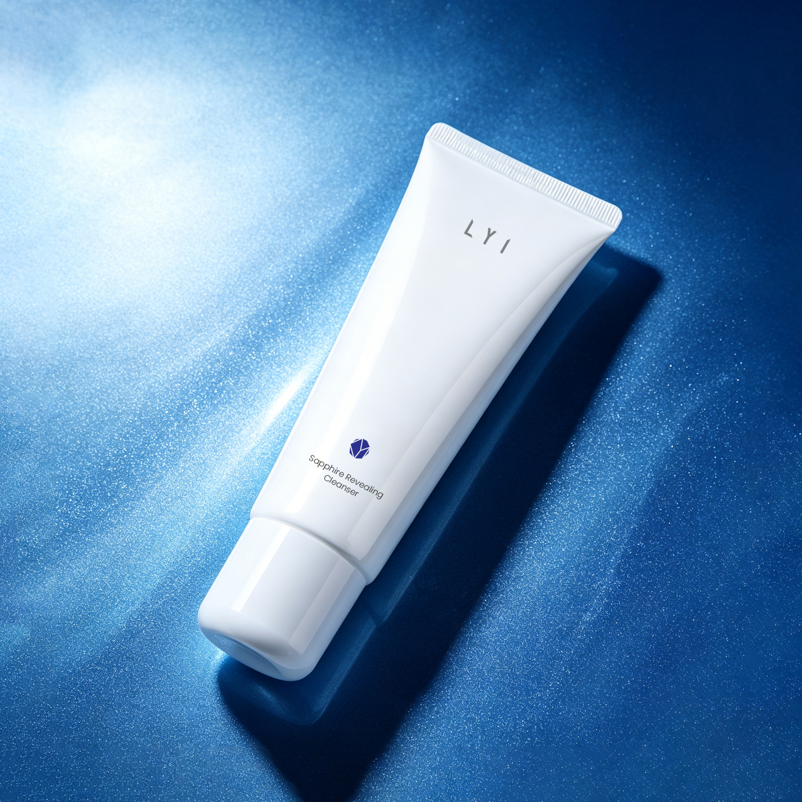 Sapphire Revealing Cleanser v modrém produktovém prostředí