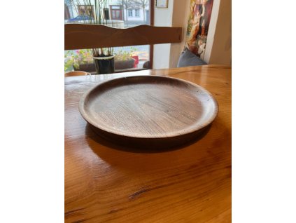 tác z ořechového dřeva