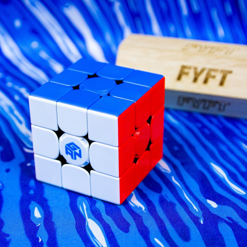 GAN 356i Play V2 je elektronická rubikova kostka 3x3x3