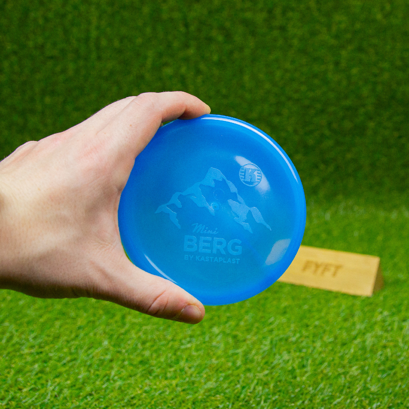 MINI BERG - Marker (Kastplast) - discgolf značka na turnaje Barva: Modrá - průhledná