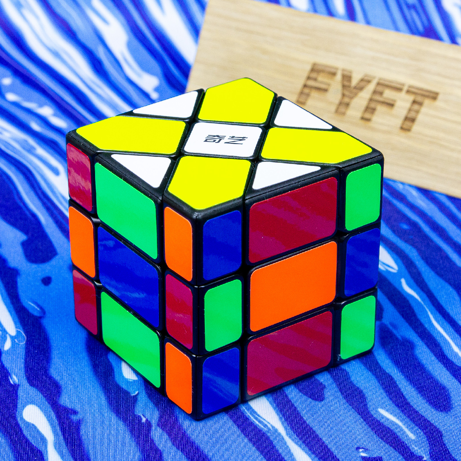 Rubikova kostka 3x3x3 YiLeng SS (YJ) na speedcubing Barva: Černá