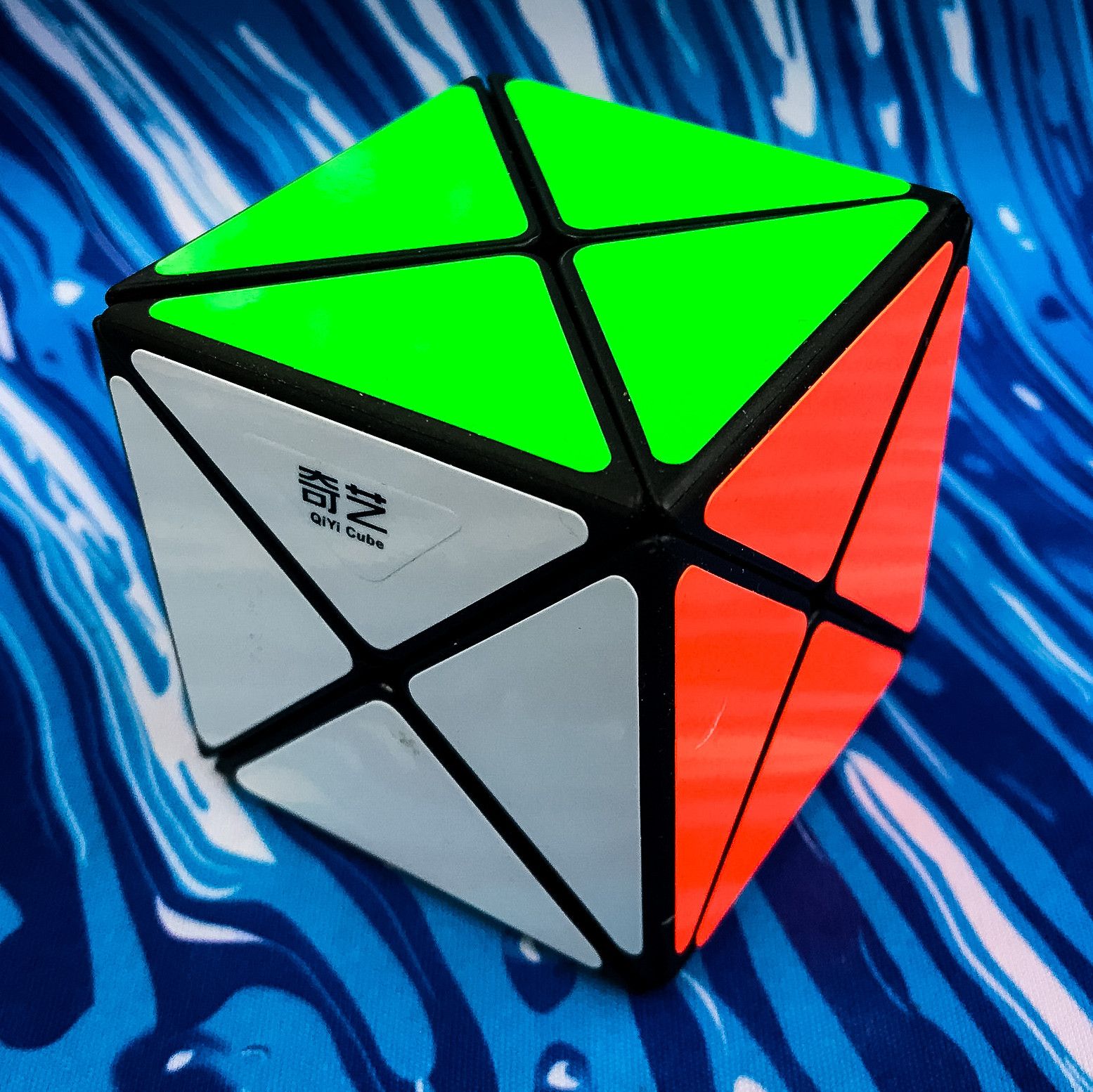 Dino cube (QiYi) - jednoduchý netradiční hlavolam Barva: Černá