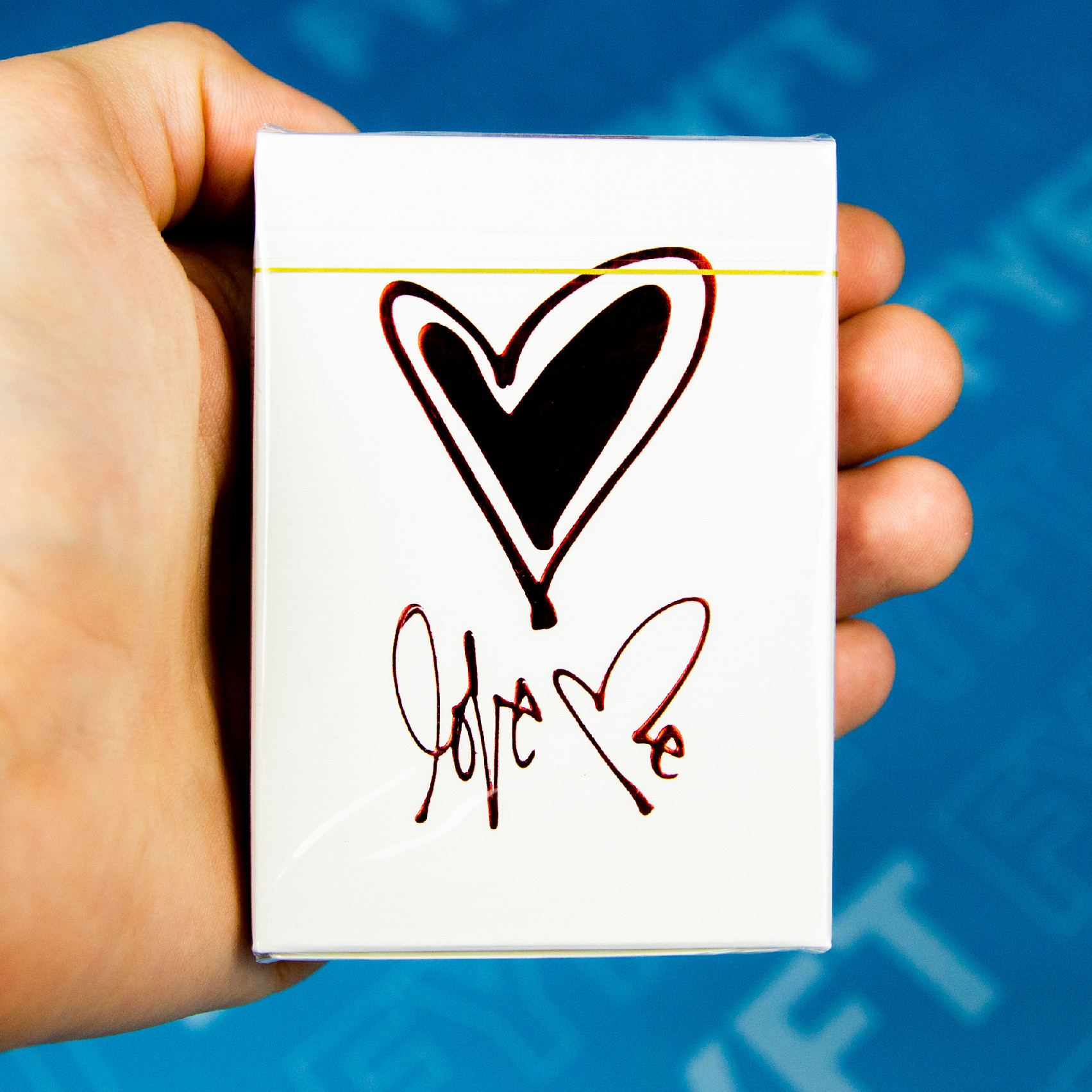 Love Me (Theory11) - karty na kouzlení, cardistry, poker
