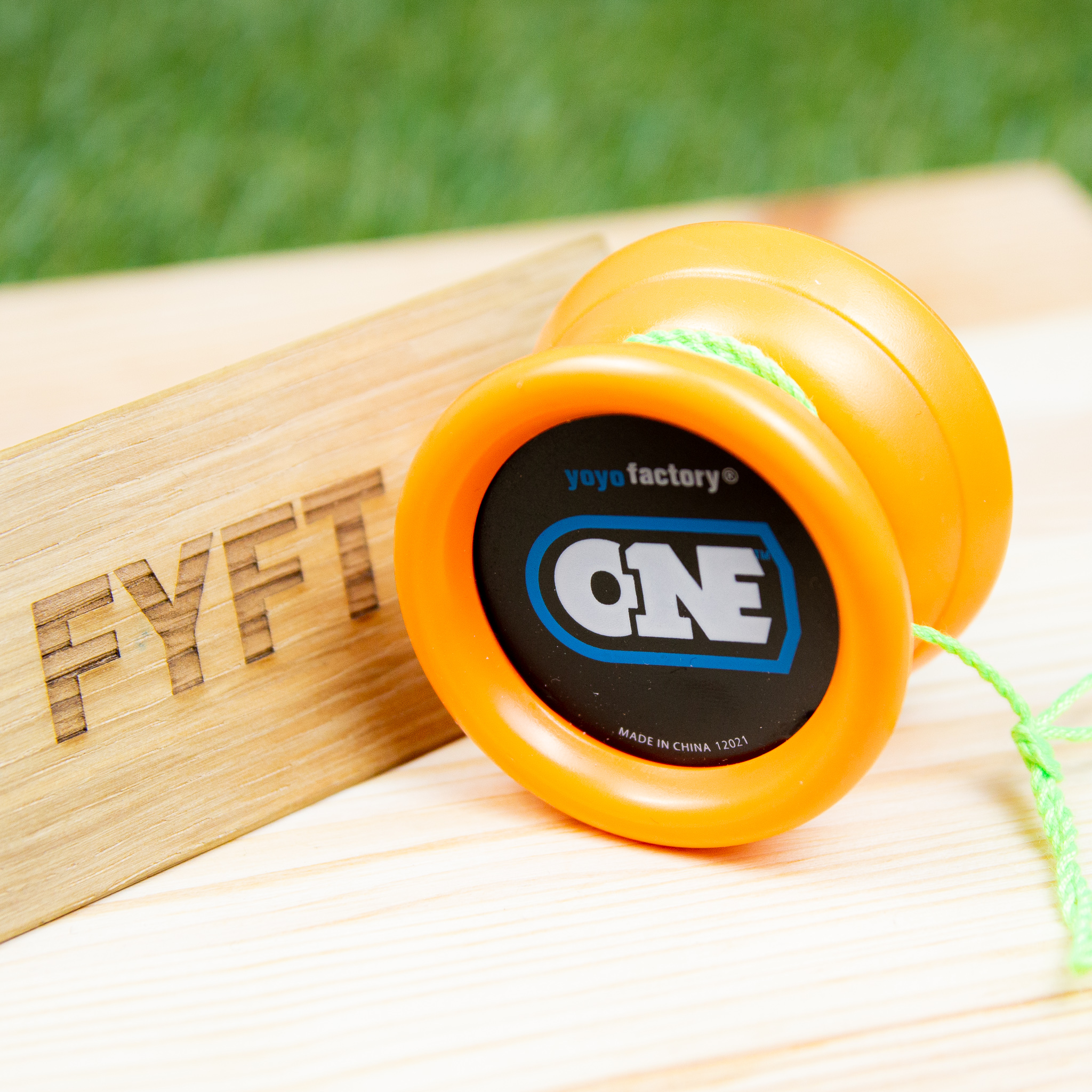 Yoyofactory ONE - plastové začátečnické yoyo na triky Barva: Oranžová