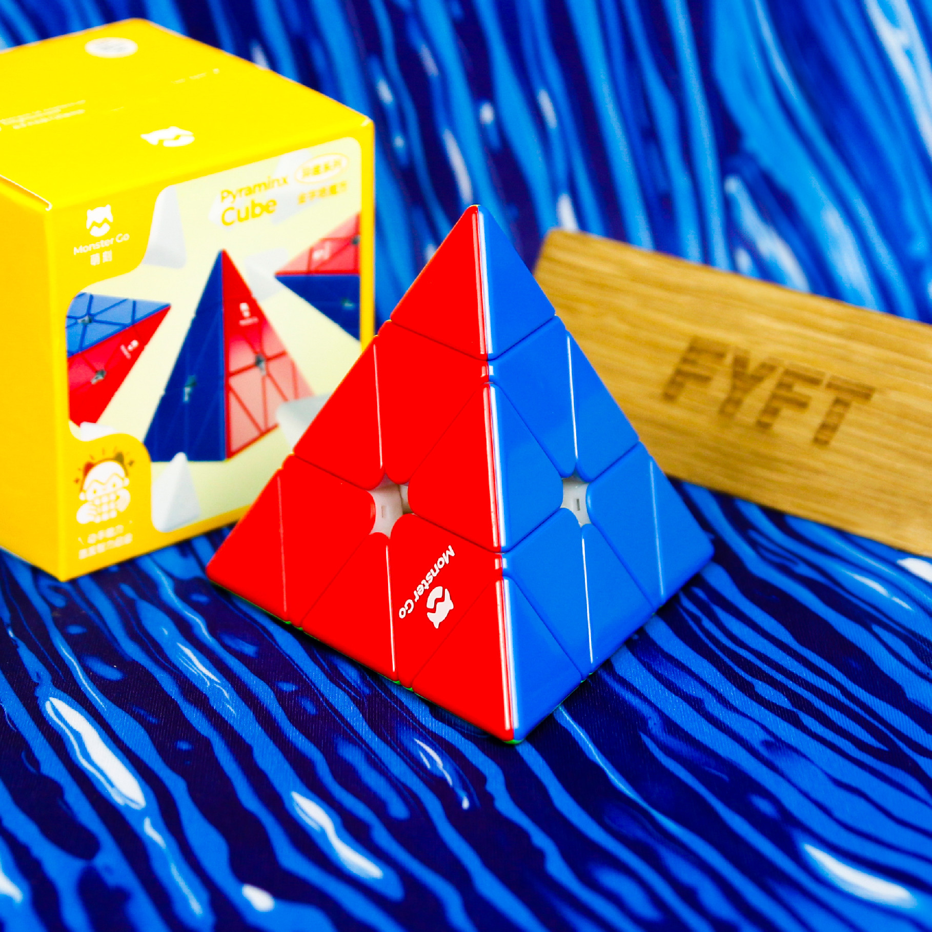 Hlavolam MonsterGO Pyraminx GAN na speedcubing