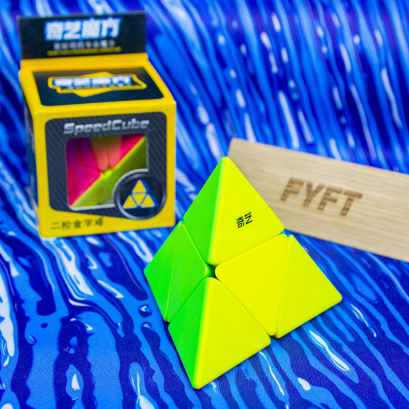 Pyraminx 2 vrstvy - pyramorphix (QiYi) - hlavolam