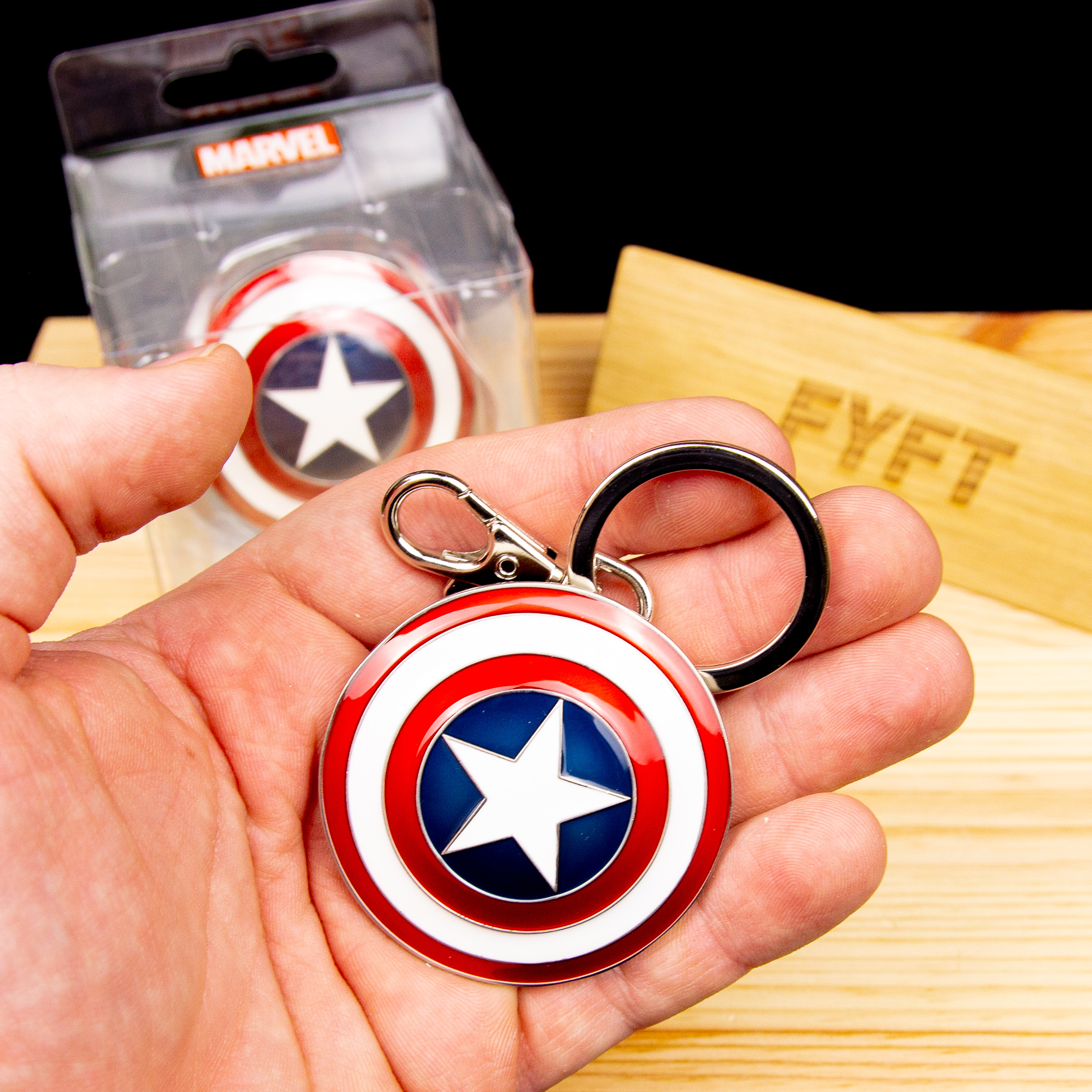Kovová klíčenka Marvel Comics: Captain America Shield