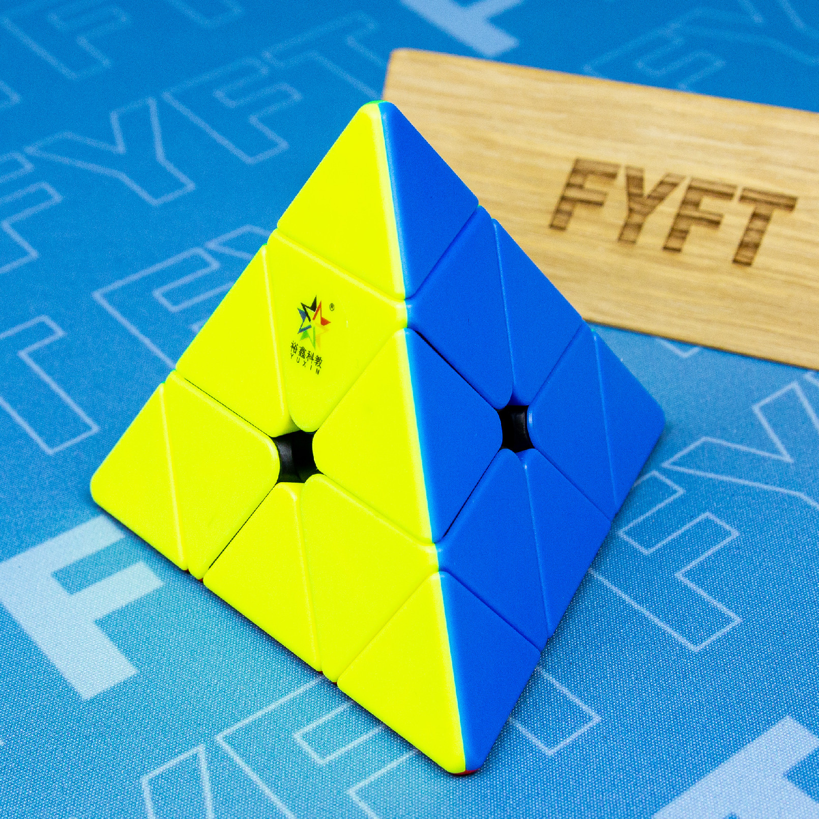 Black Kylin Pyraminx (YuXin) -  začátečnický pyraminx