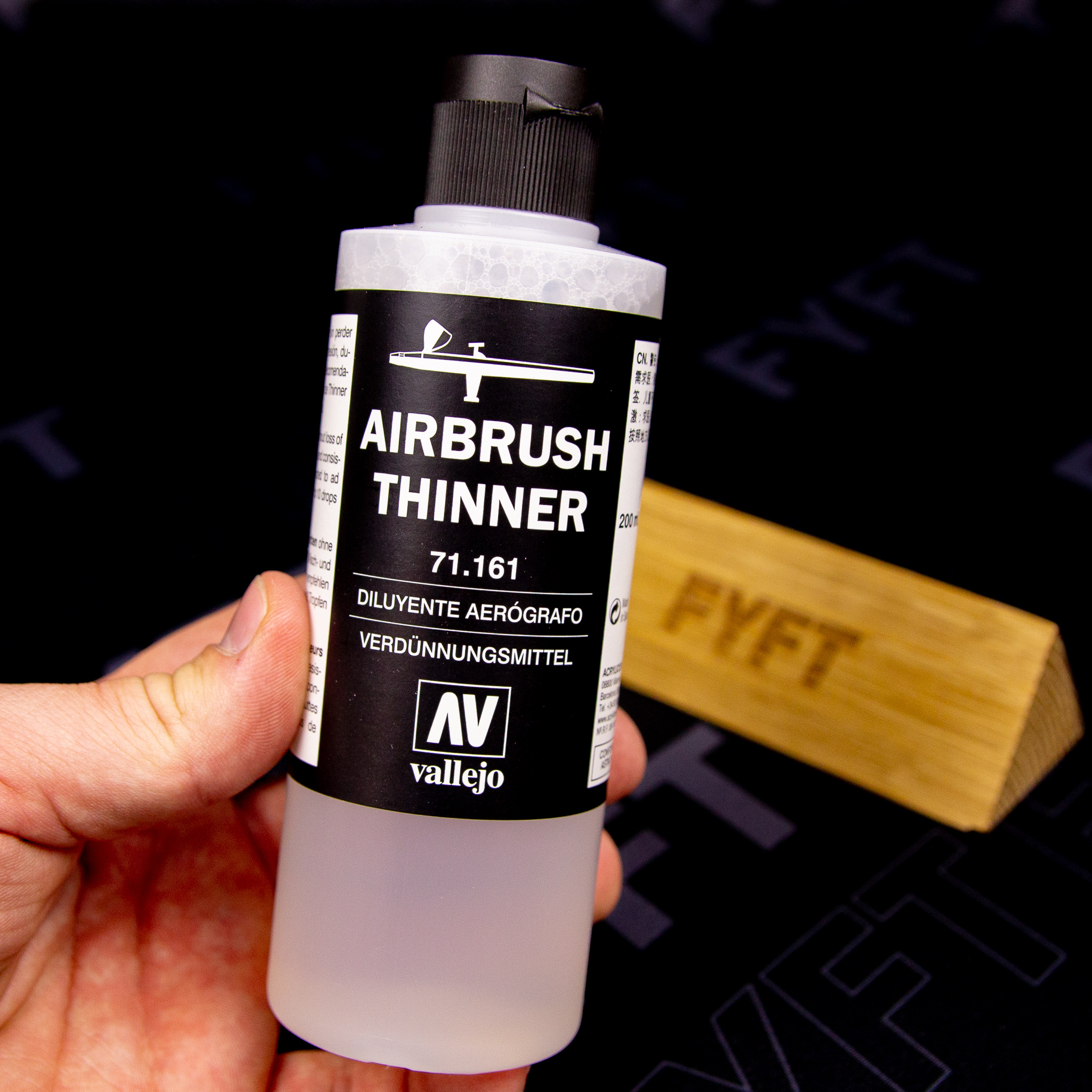 Airbrush Thinner je ředidlo s kapátkem ve větším 200ml balení 71.161