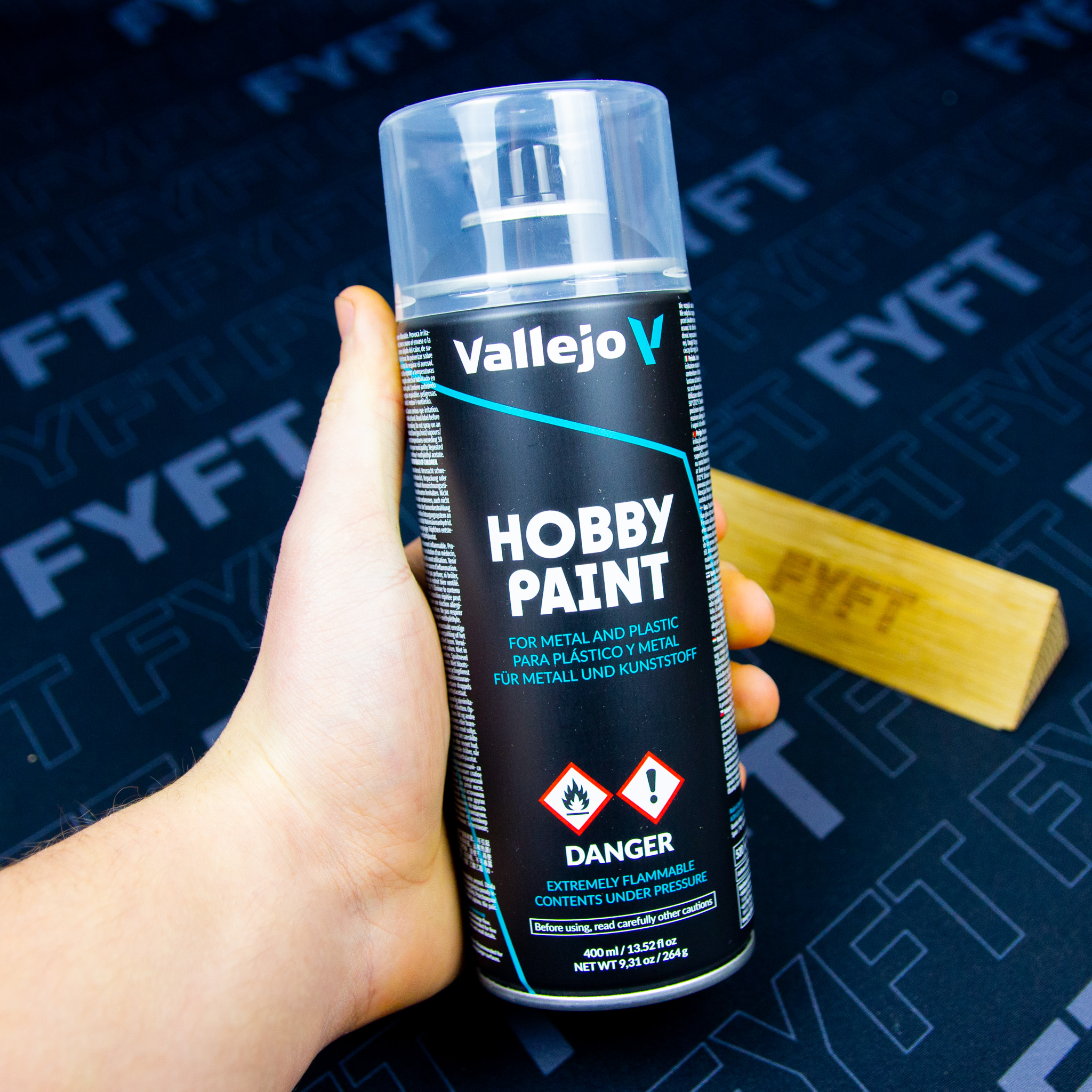 Vallejo Spray Color - Black 400ml - barva ve spreji