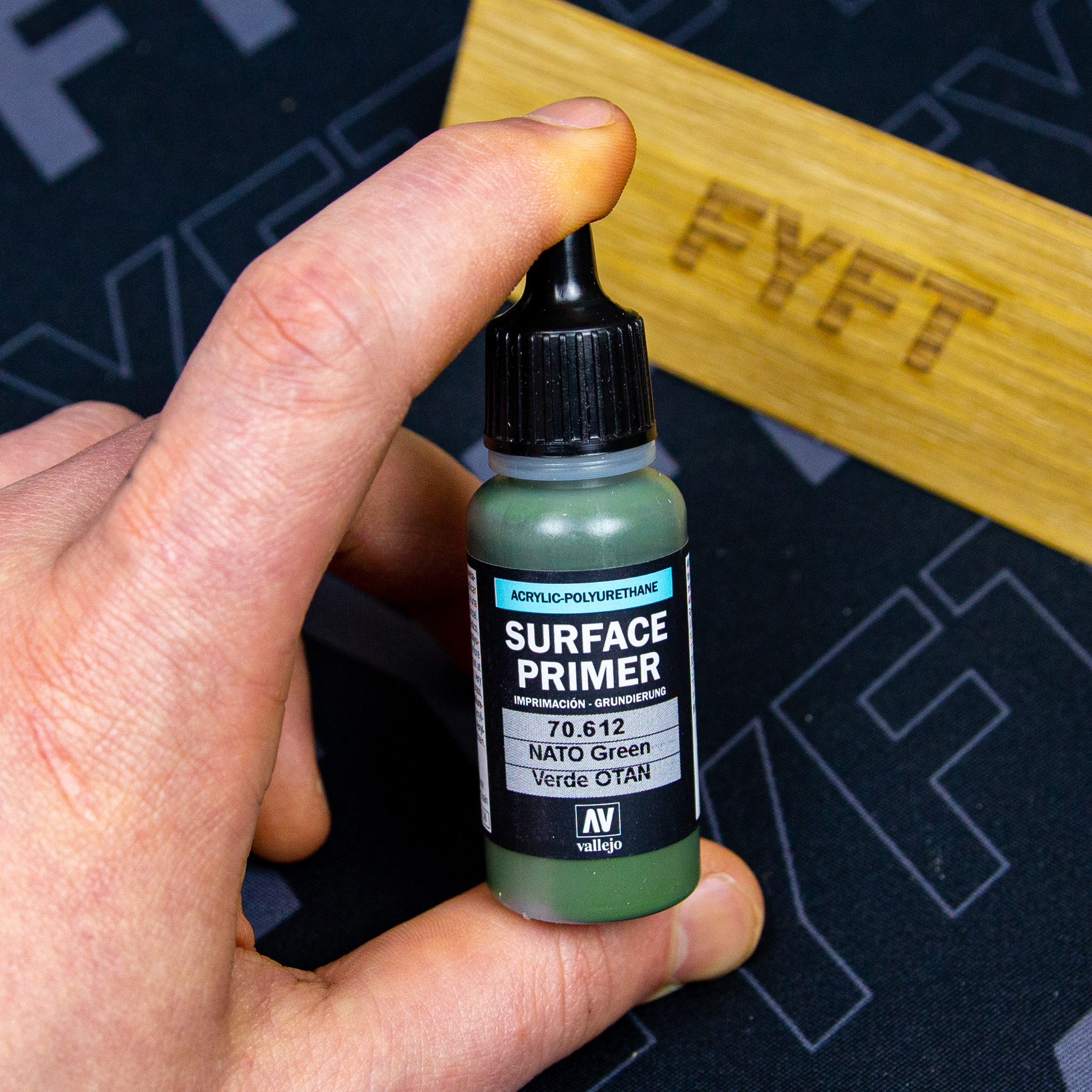 Vallejo Surface Primer 70612 NATO Green 17ml