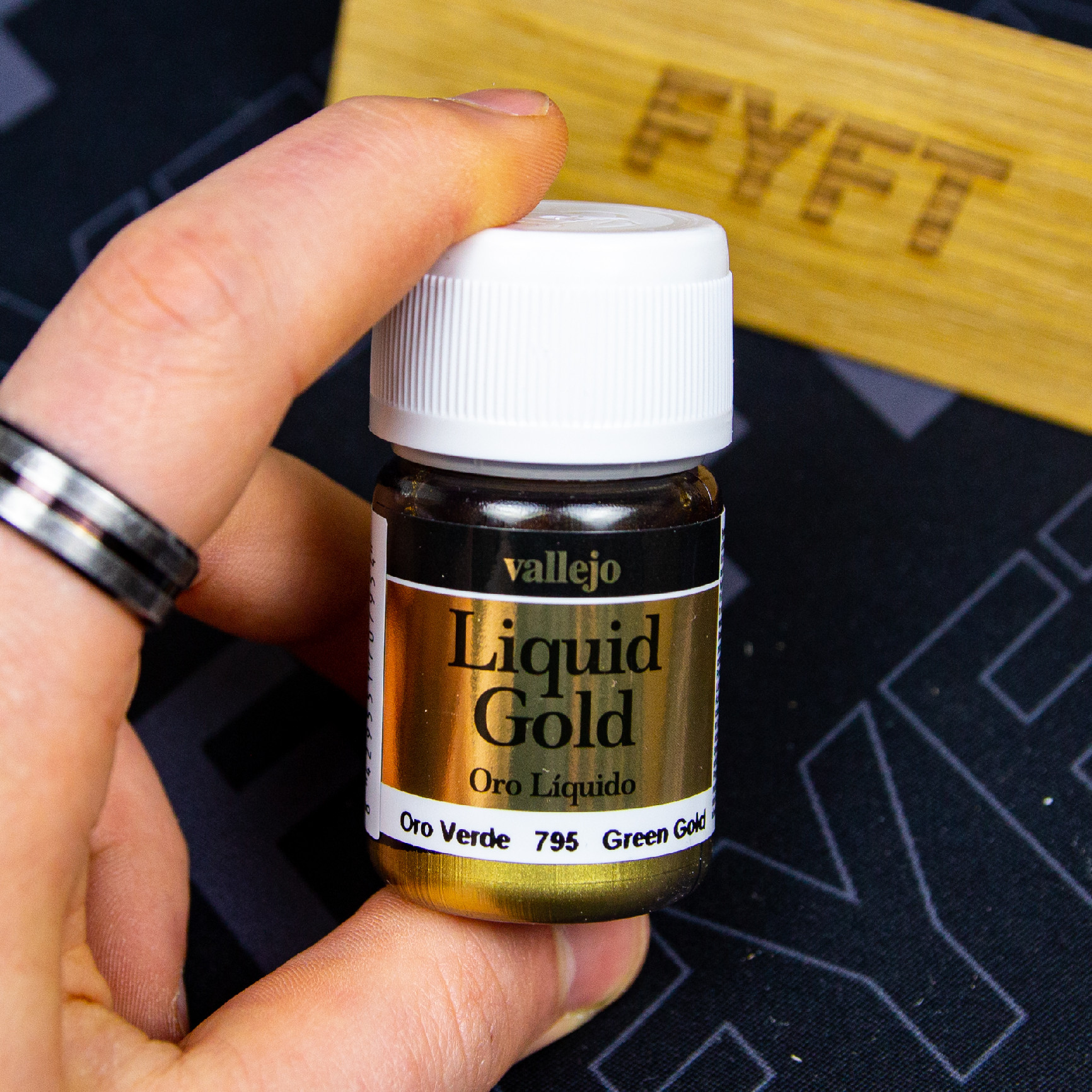 Vallejo Liquid Gold 70795 Green Gold 35ml