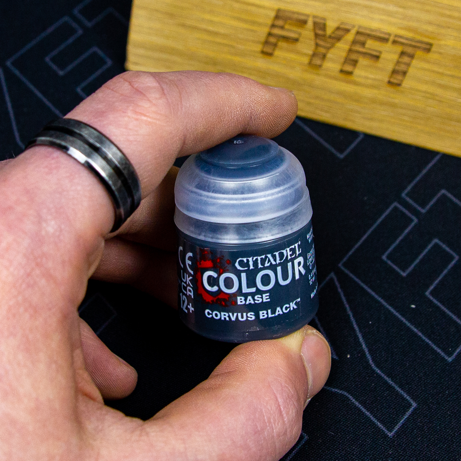 Citadel Base: Corvus Black 12ml - barva na figurky a miniatury