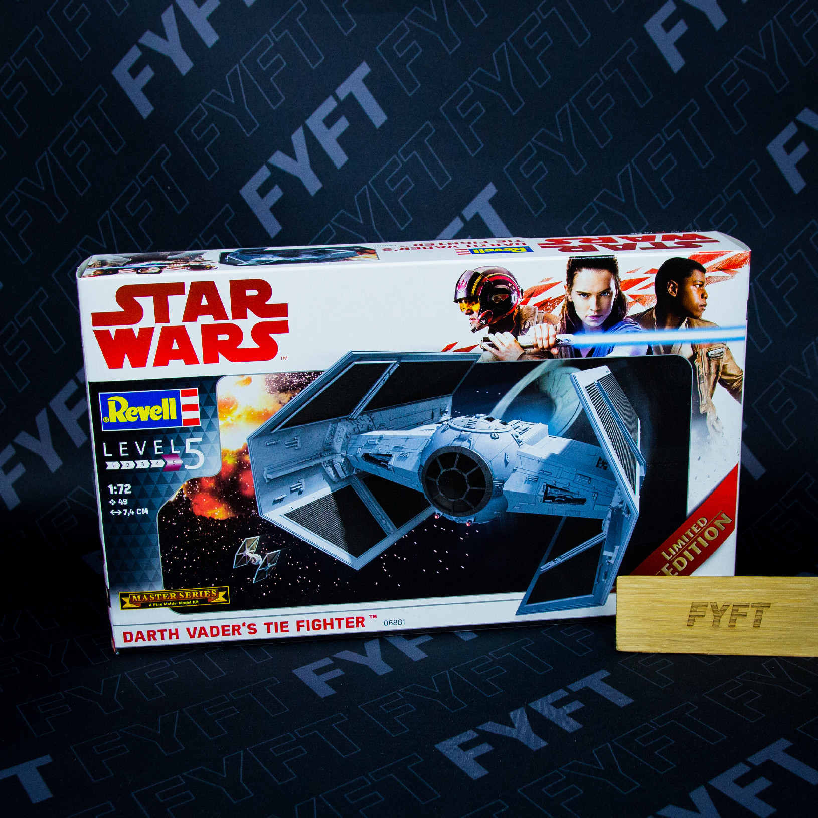 SW: Darth Vader's TIE Fighter Lim. - Model kit 1:72 (Revell)