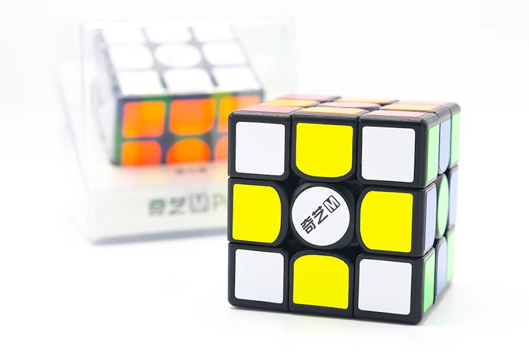 QY M Pro 3x3 (QiYi) - magnetická kostka na speedcubing Barva: Černá