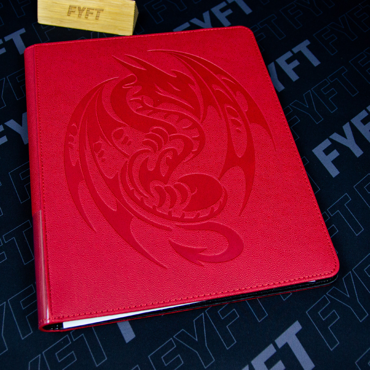 Album na karty Card Codex 360 (Dragon Shield) Barva: Červená