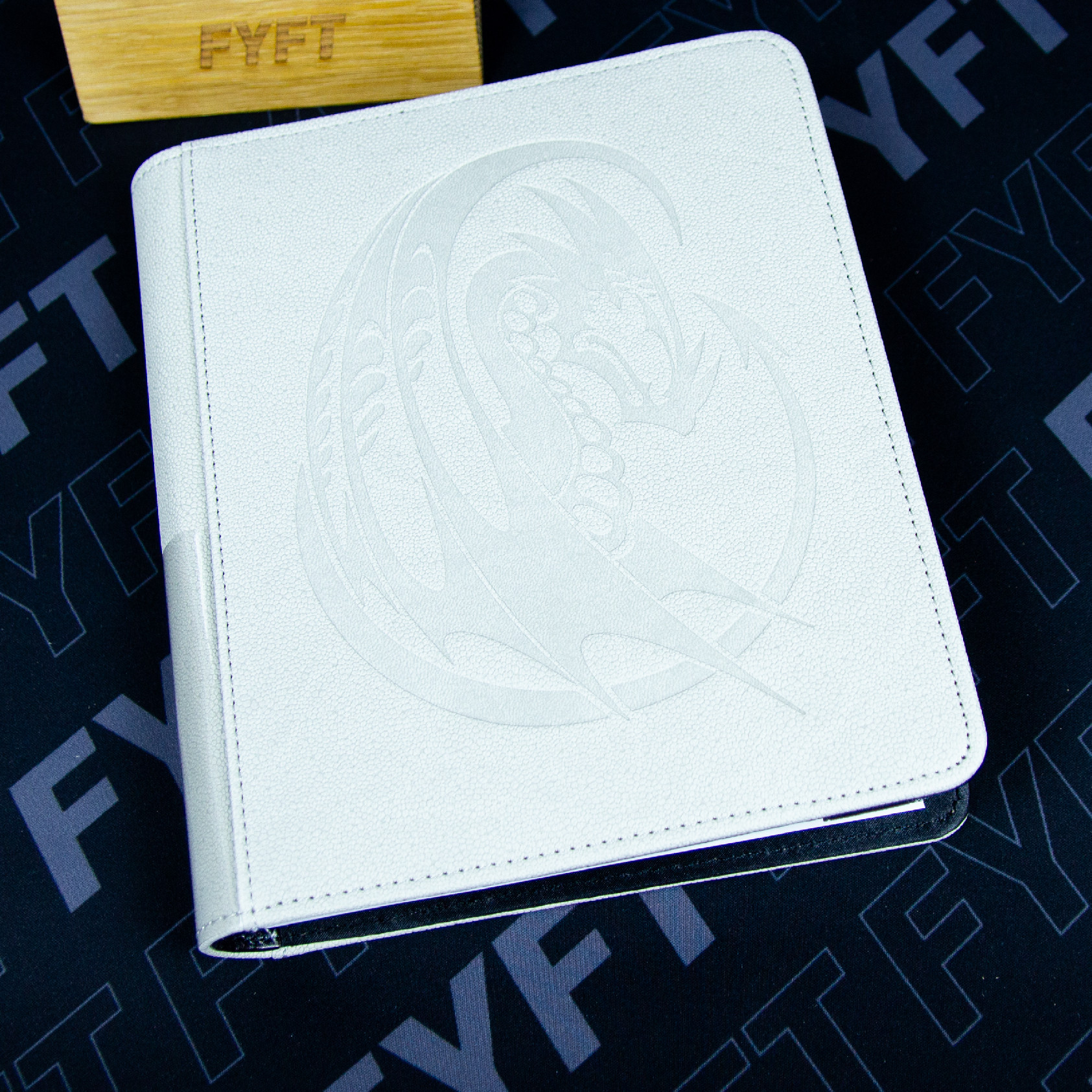 Album na karty Card Codex 160 (Dragon Shield) Barva: Bílá
