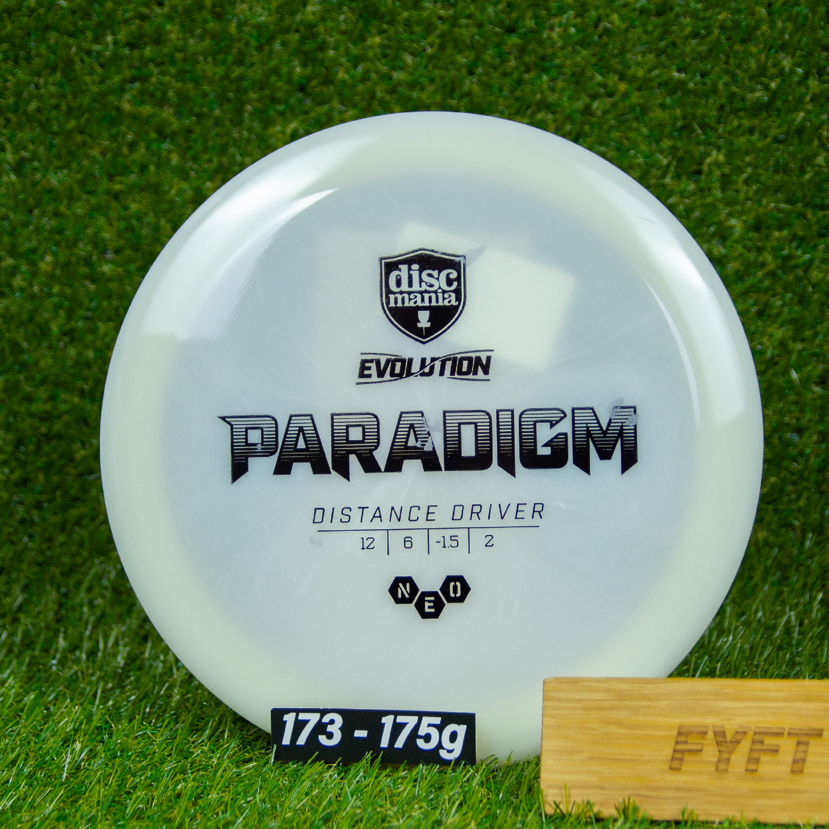Paradigm - Neo (Discmania) - distance driver Barva: Bílá 173-175g