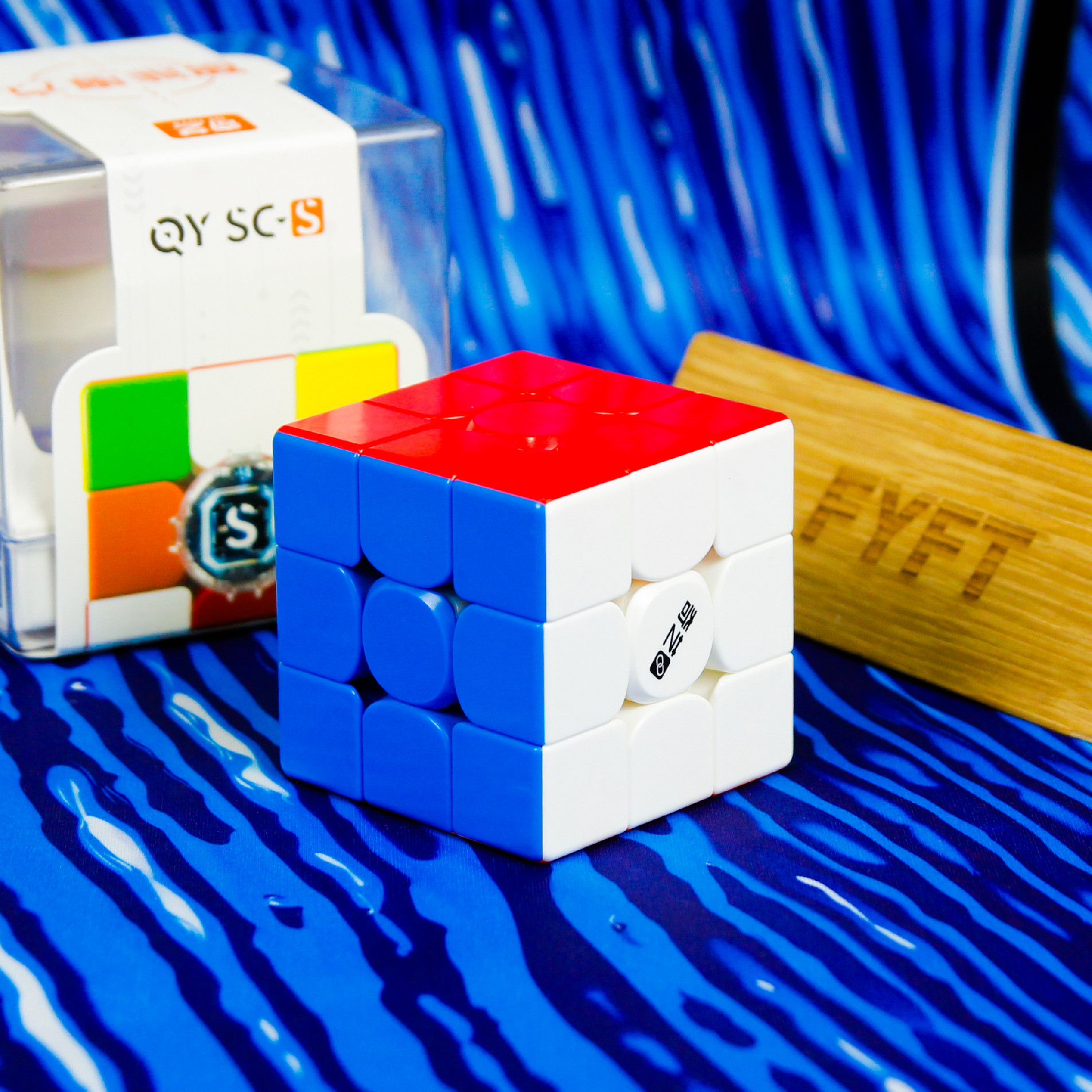 Smart Cube 3x3 (QiYi) - chytrá speedcube kostka s aplikací Barva: Stickerless