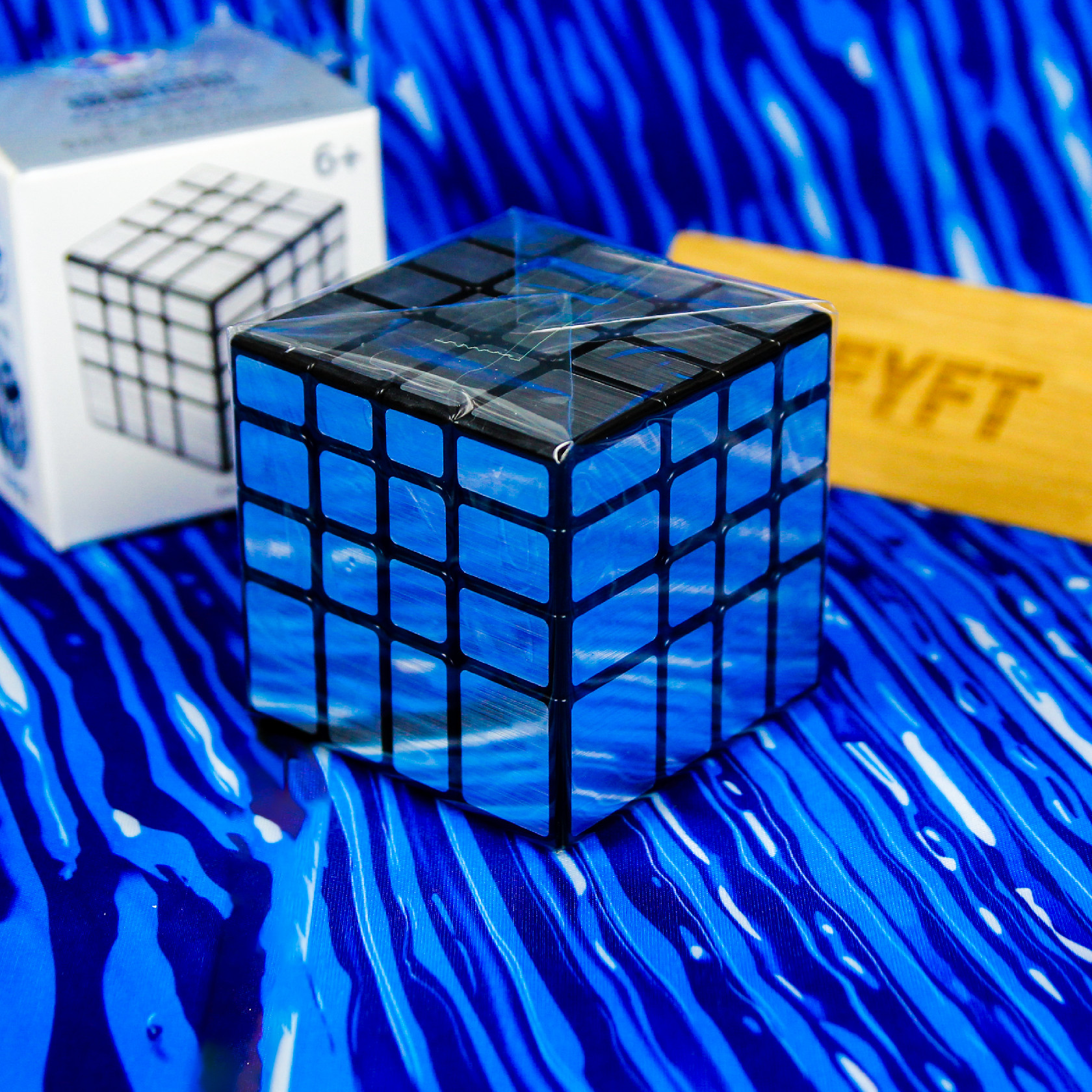 Mirror Cube 4x4 (ShengShou) - variace Rubikovy kostky Barva: Stříbrná