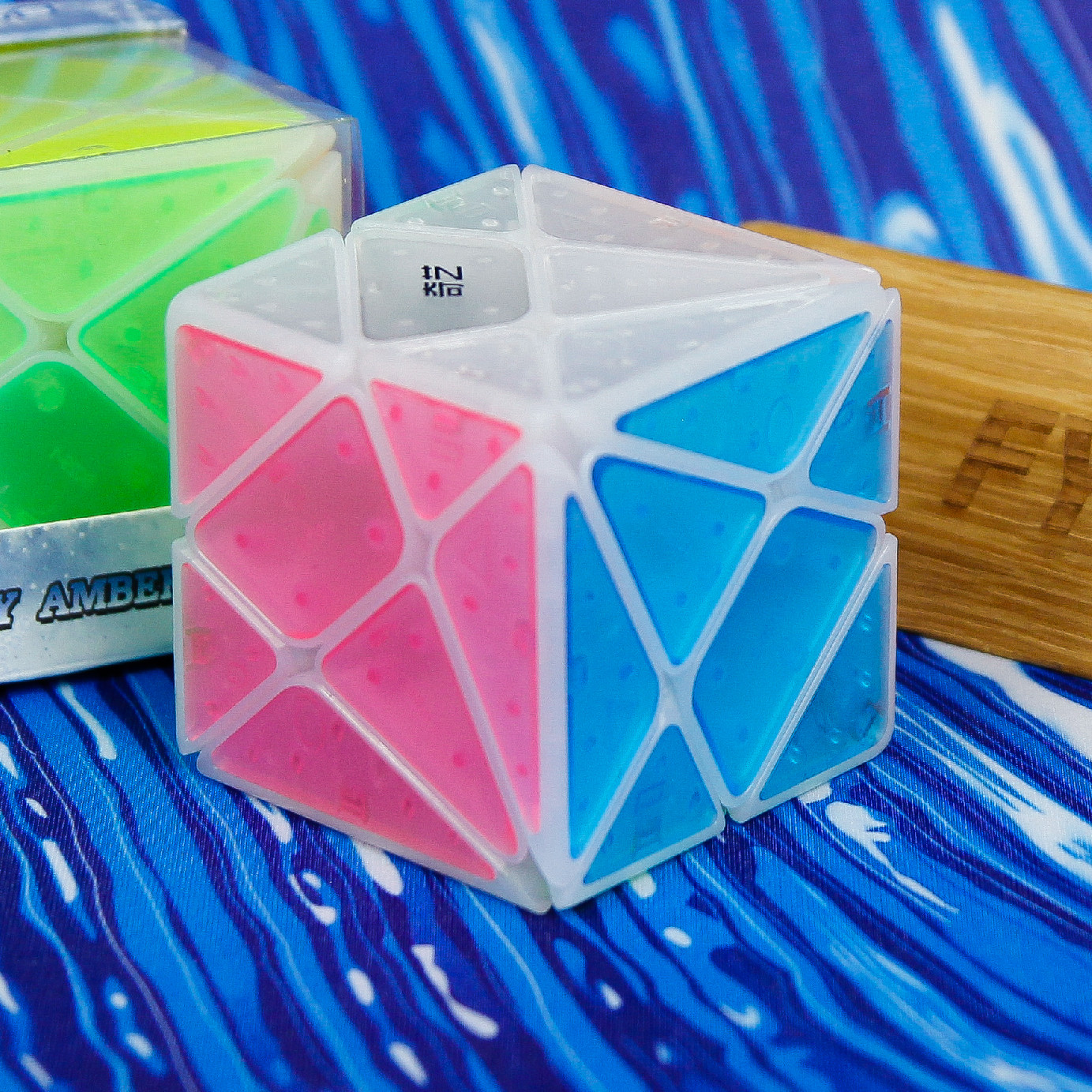 Axis Cube Icy Amber QiYi - variace Rubikovy kostky