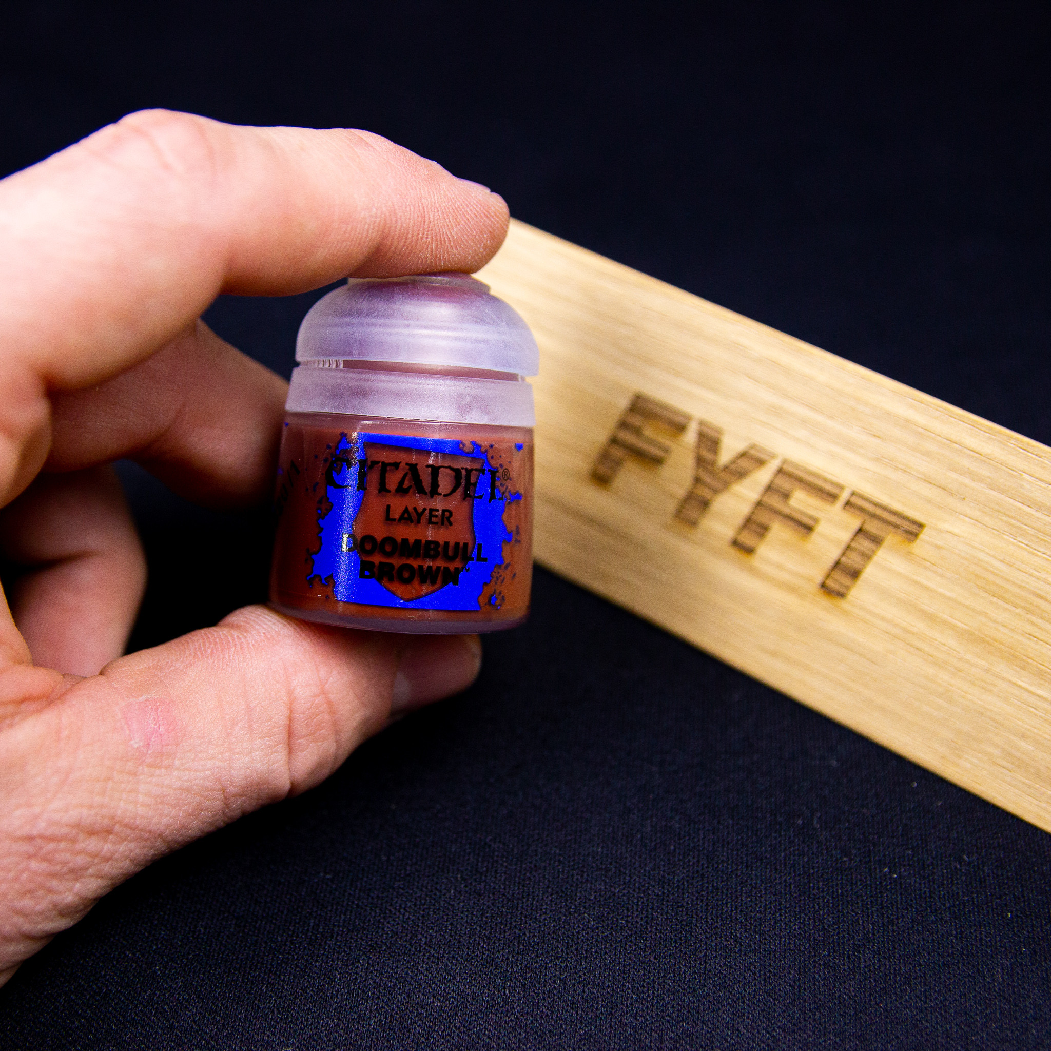 Citadel Layer: Doombull Brown 12ml - barva na figurky miniatury