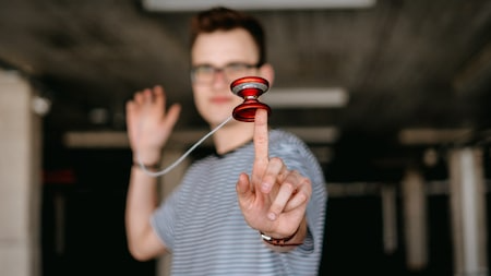 Wie man ein Jojo spielt - Tricks und Pflege
