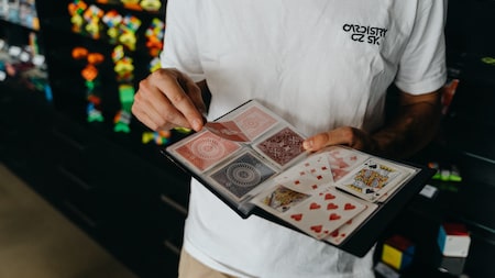 Jak vybrat první karty?