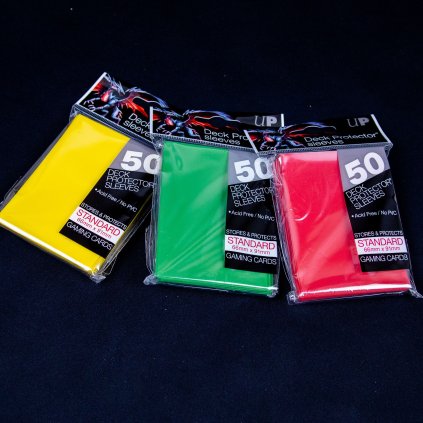 Manșoane protectoare pentru punte (66 x 91mm, 50pcs) - Ultra Pro Card Covers (Culoare Červená)