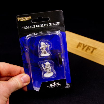 26778 pathfinder battles deep cuts miniatures goblin rogue female