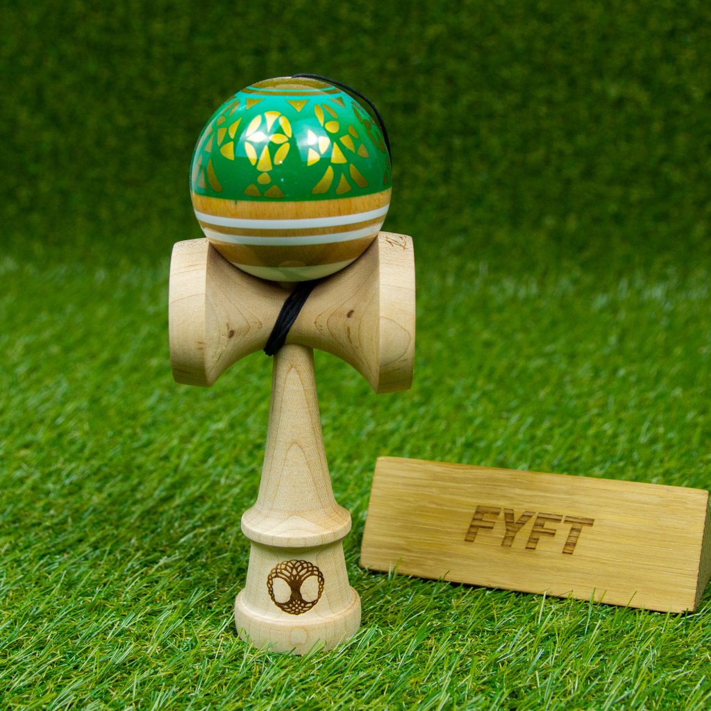 Kris Bosch Legend Kendama model s 1UP tvarom od Sol Kendama.