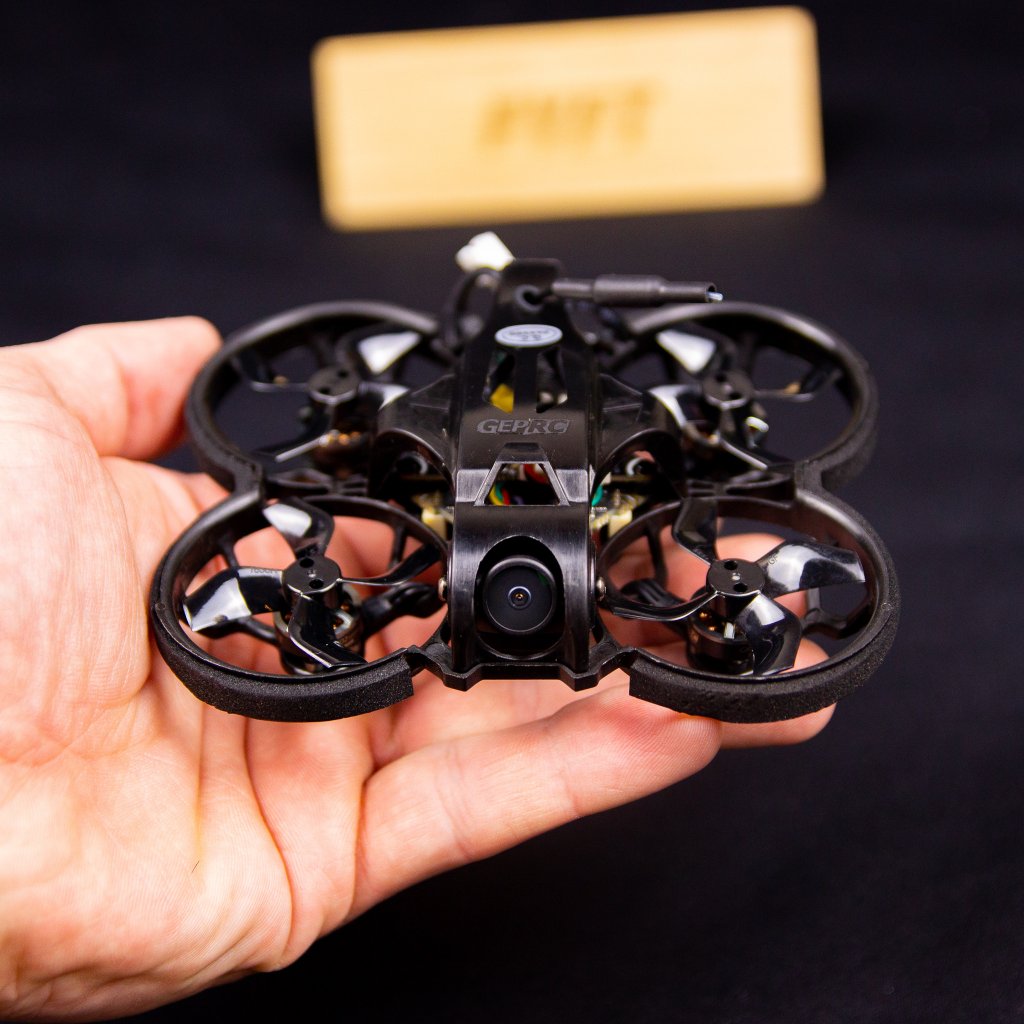 Pretek rsky dron TinyGO BNF GEPRC FPV racing drone