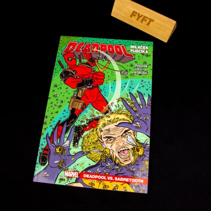 25596 deadpool milacek publika 2 deadpool vs sabretooth crew
