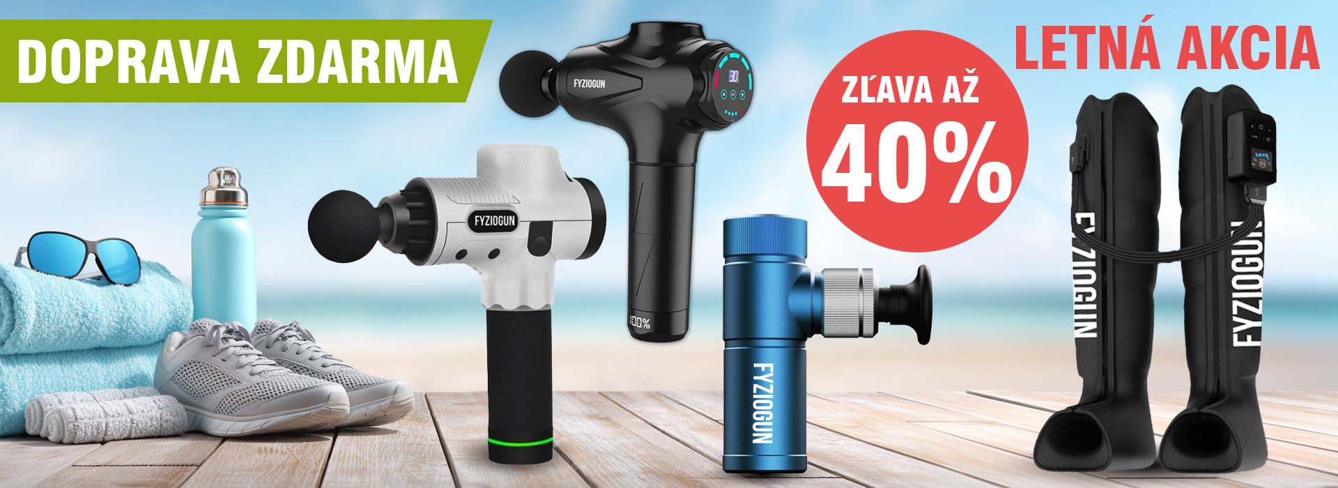 Letná akcia na masážne pištole a kompresné nohavice FYZIOGUN s dopravou zdarma a zľavami až do 40 %. Na obrázku sú zobrazené rôzne modely masážnych pištolí a kompresných nohavíc značky FYZIOGUN na plážovom pozadí spolu s letnými doplnkami ako uterák, teni