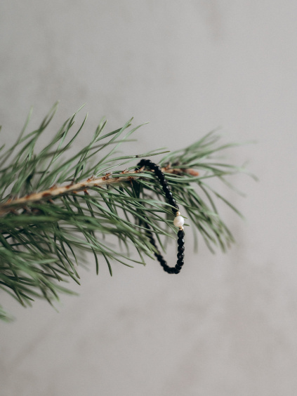 brouseny cerny s perlou